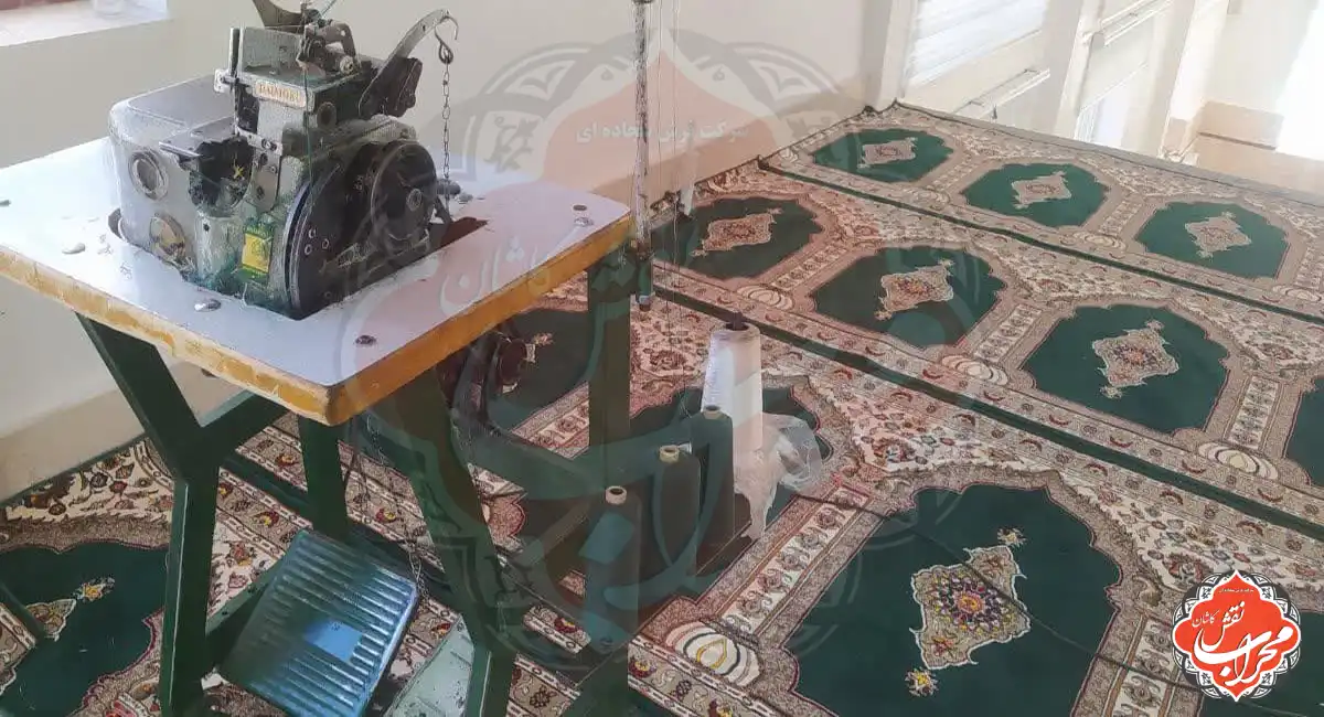 نحوه نصب فرش سجادهای و قیمت فرآیند آن 4 Prayer Carpet Installation