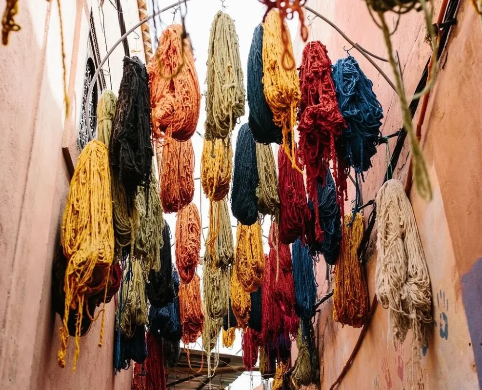 بررسی الیاف مختلف در تولید فرش سجاده ای؛ کدام بهتر است؟ 15 بررسی الیاف مختلف در تولید فرش سجادهای؛ کدام بهتر است؟